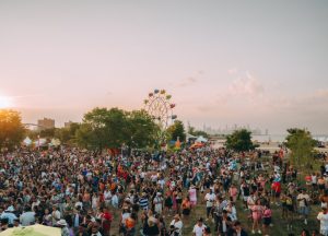 Cómo las políticas migratorias afectan a la industria de música latina