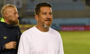 Patricio Urrutia renuncia a Delfín SC tras 8-0 ante Aucas.