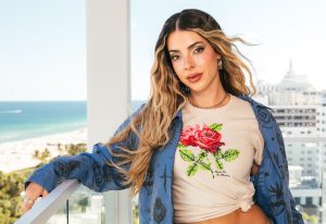 Corina Smith se prepara para escenario con Walmart x Hija De Tu Madre