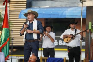 Agradezco a Dios y a todo el pueblo de Aguazul; al señor alcalde Nelson Camacho,…