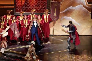 Josh Groban le canta a Conan O’Brien en parodia en los Oscar